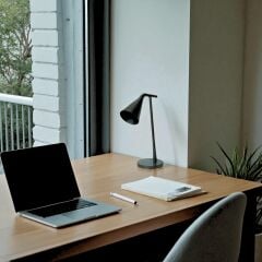 Leona Siyah Masa Lambası