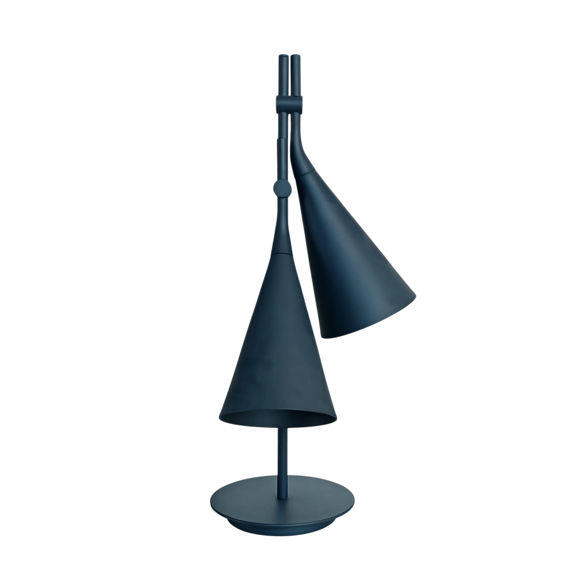 Olera 2 Başlıklı Lacivert Masa Lambası