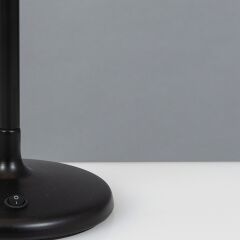Uzun Şarjlı Metal Masa Lambası Siyah