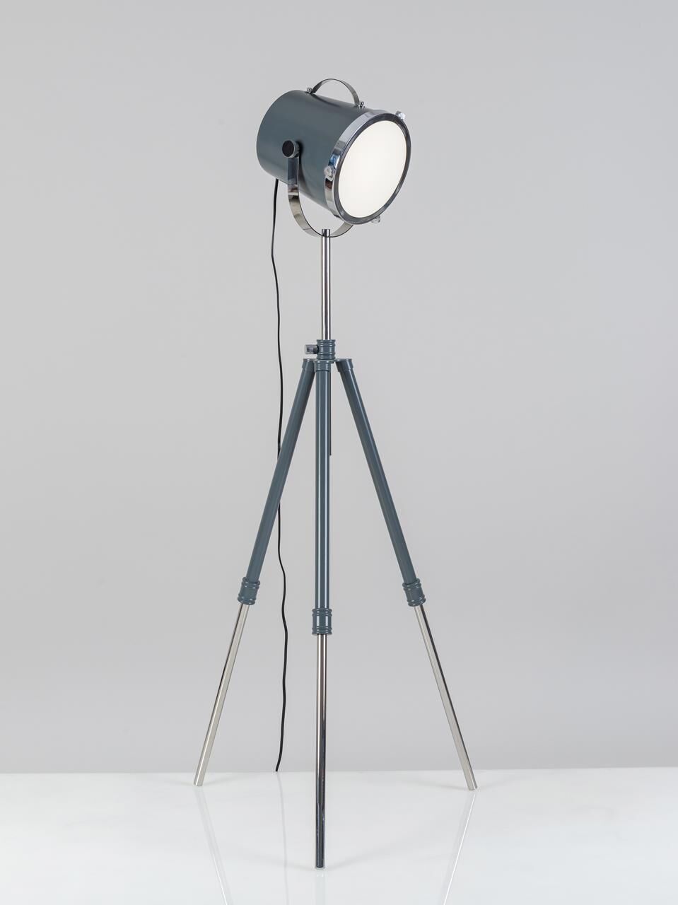 Ayarlanabilir Başlıklı Tripod Lambader