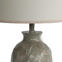 Yaprak Oymalı Krem Polyester Abajur