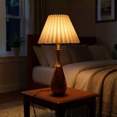 Carmel Gold Detaylı Ahşap Gövde Pileli Krem Başlık Dekoratif Abajur