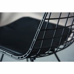 Grid Siyah Sandalye